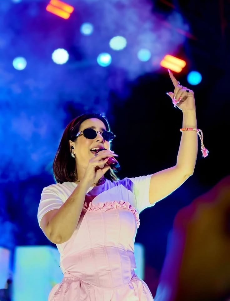 Sunanda Sharma Live